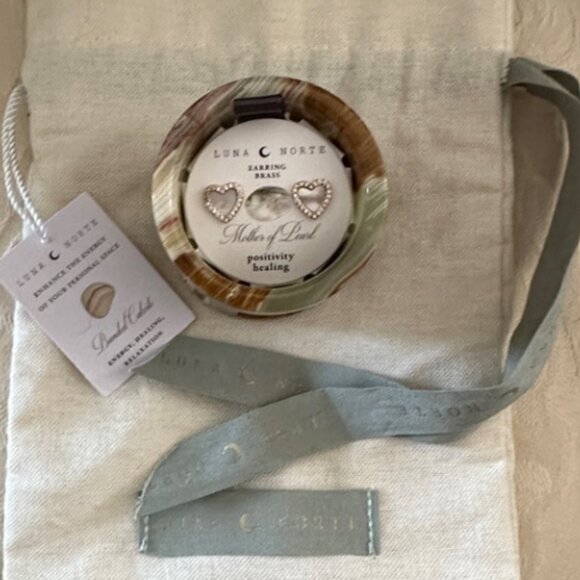 NWT Luna Norte Mother of Pearl Heart Studs with Banded Calcite Box Case & Pouch - Picture 2 of 11